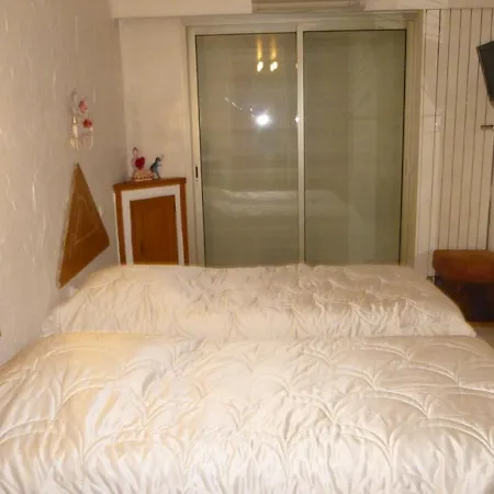 Cannes Croisette Two Bedrooms Apartment Apartmán